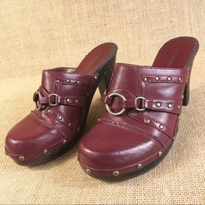 Women’s Bongo Burgundy  Clogs  Size 6.5